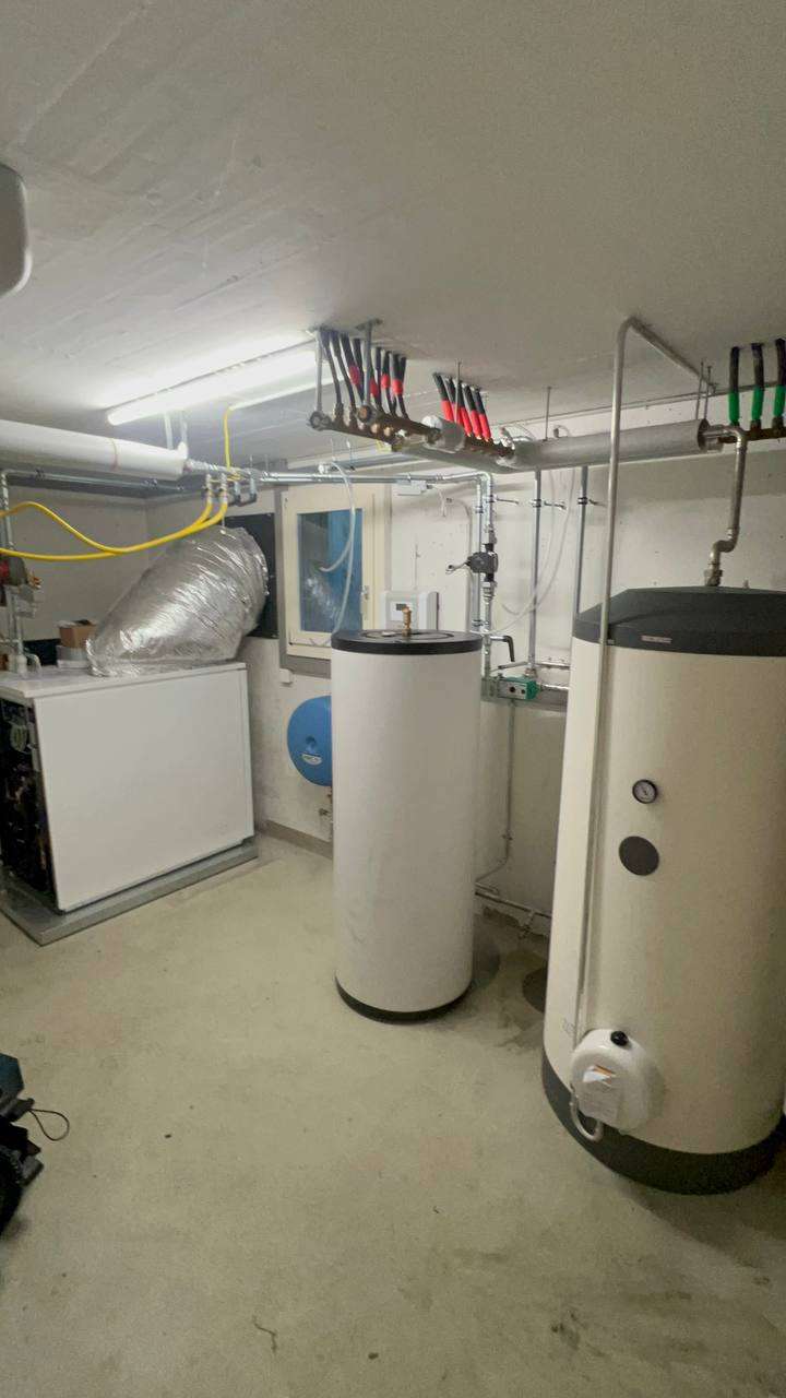 Neue Stiebel Eltron Wärmepumpe, energieeffiziente moderne Heizung