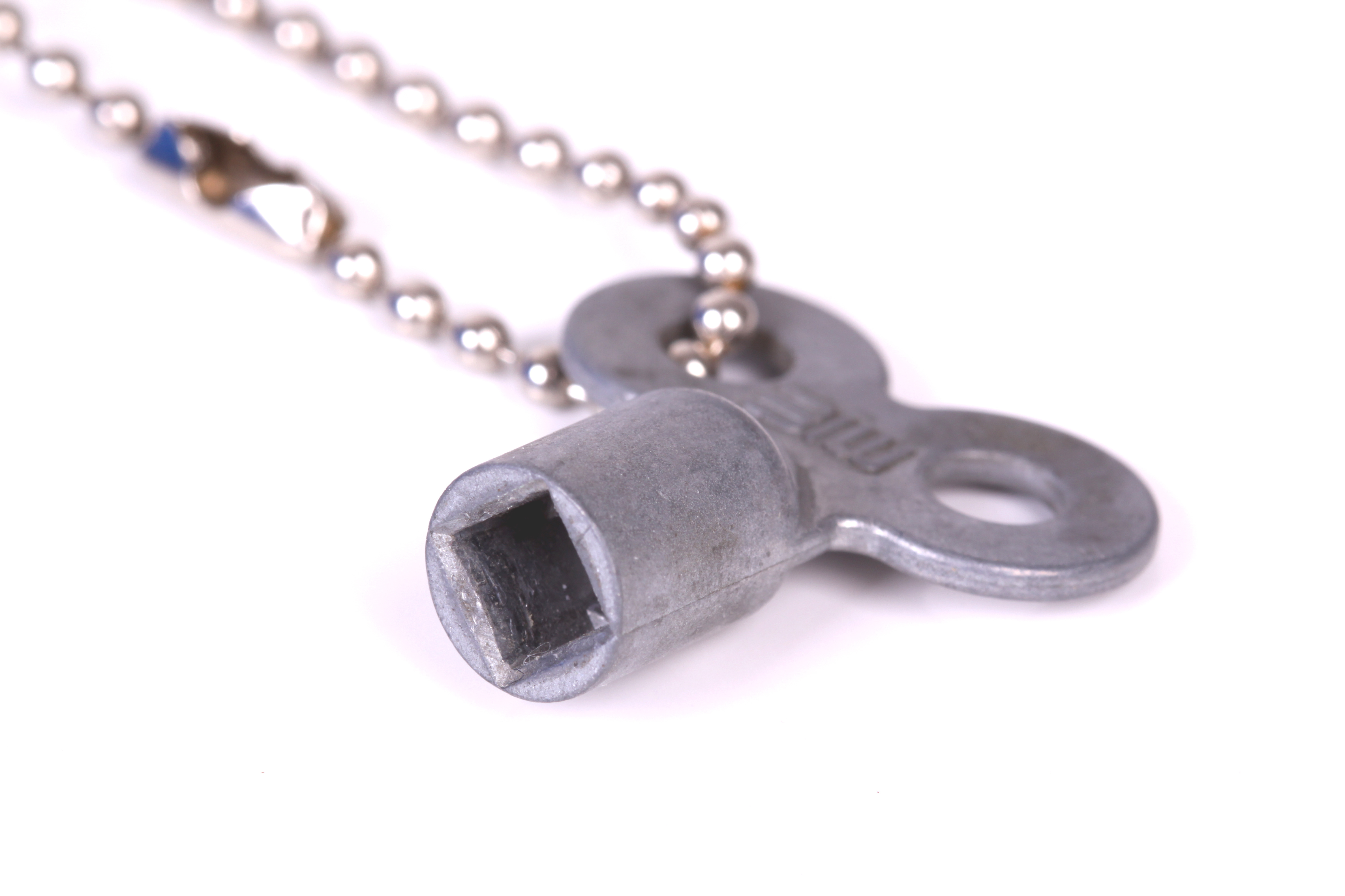 Entlüftungsschlüssel gratis als Werbegeschenk sichern – jetzt anrufen unter Tel. 044/932'32'10 und Heizung einfach selbst entlüften.